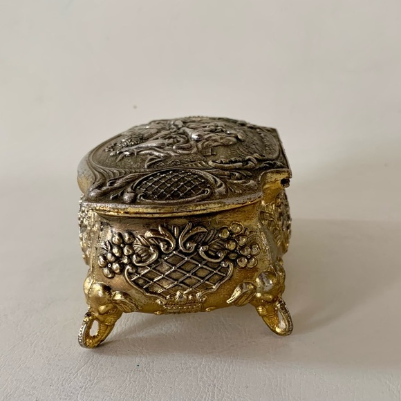 Vintage metal trinket jewelry box - Picture 12 of 12